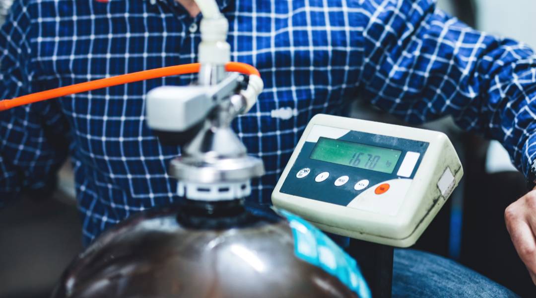 Normatividad y respaldo técnico en la calibración de manómetros en Colombia