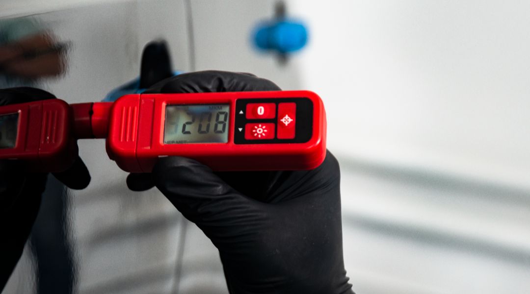 ¿Qué afecta la precisión de un termómetro digital?